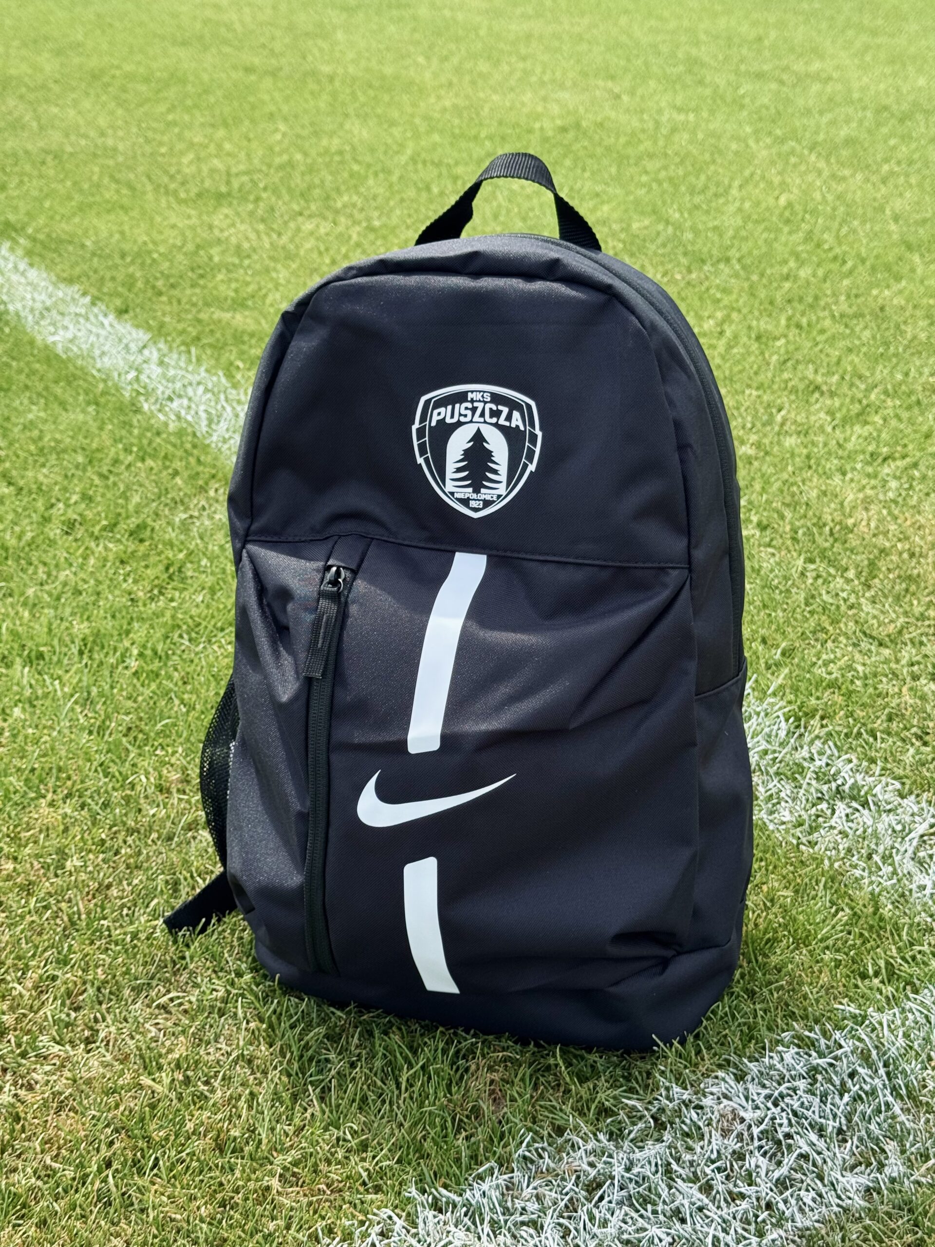 PLECAK NIKE CZARNY Z HERBEM